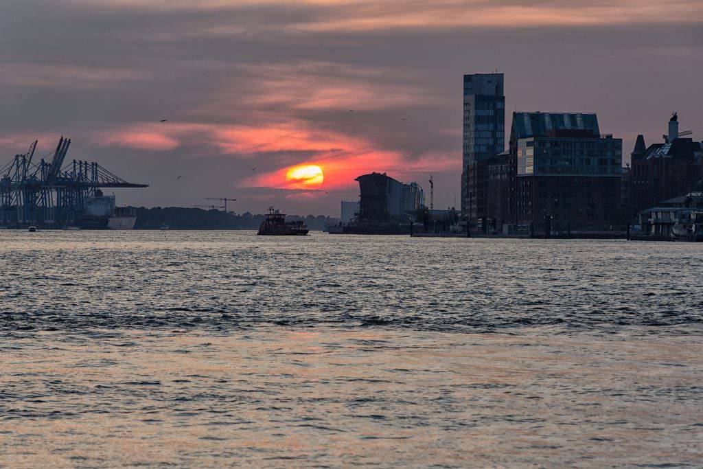 Sonnenuntergang am Hafen 0914 II