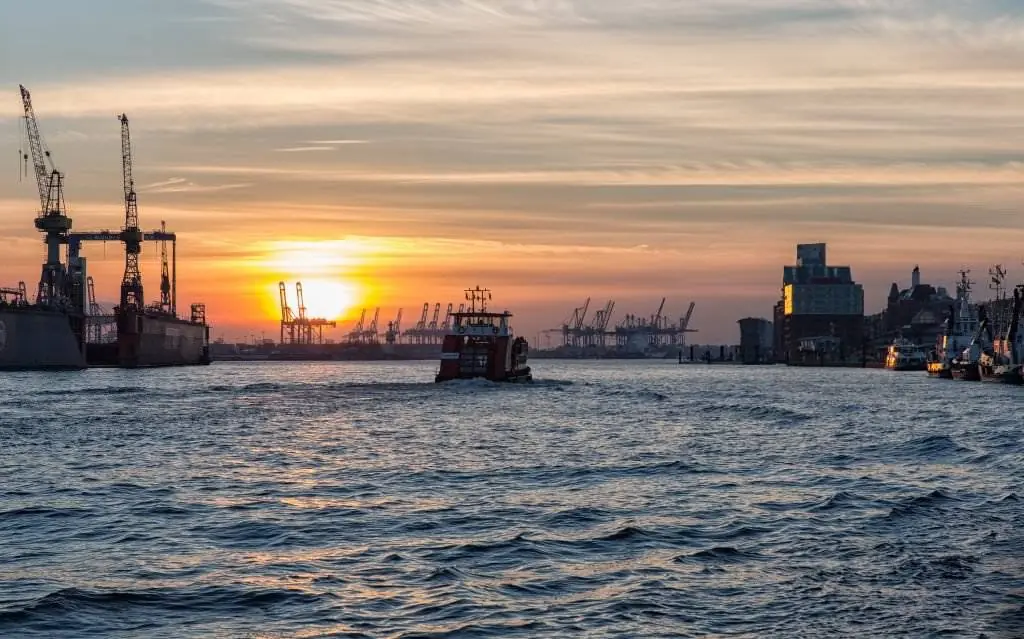 Sonnenuntergang am Hamburger Hafen
