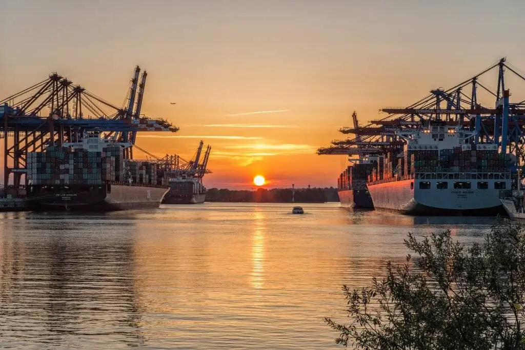 Sonnenuntergang am Waltershofer Hafen