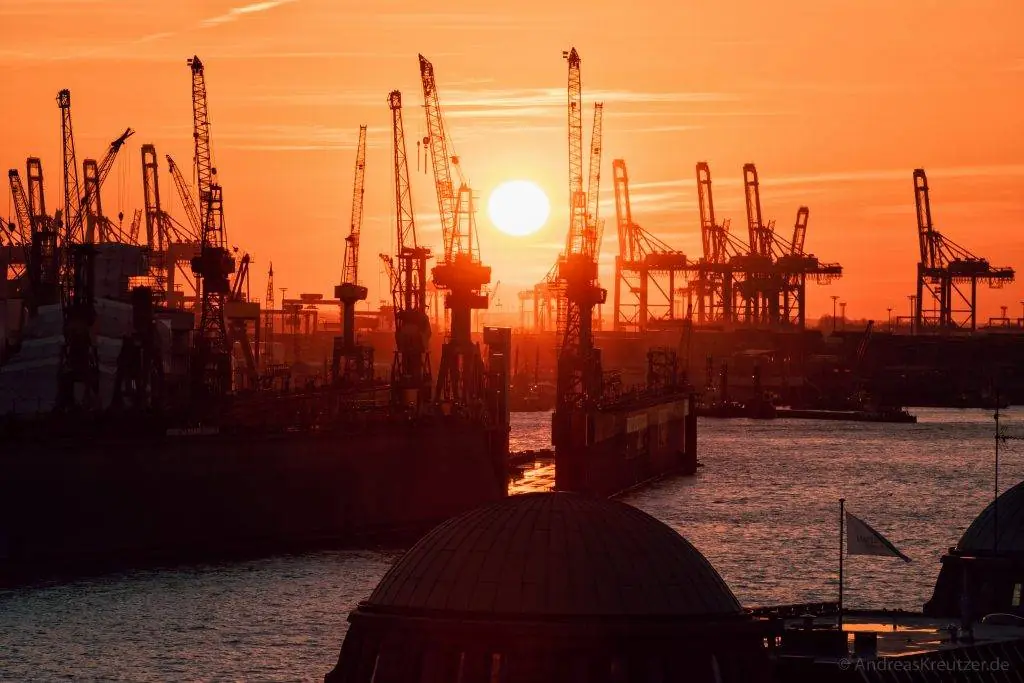 Sonnenuntergang am Hamburger Hafen 1602 II