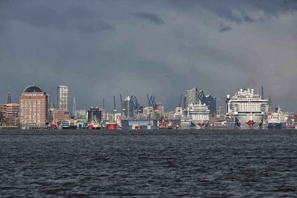 AIDAprima und AIDAmar in Hamburg