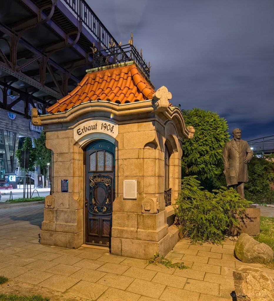Historischen Sielhäuschen mit William Lindley Denkmal
