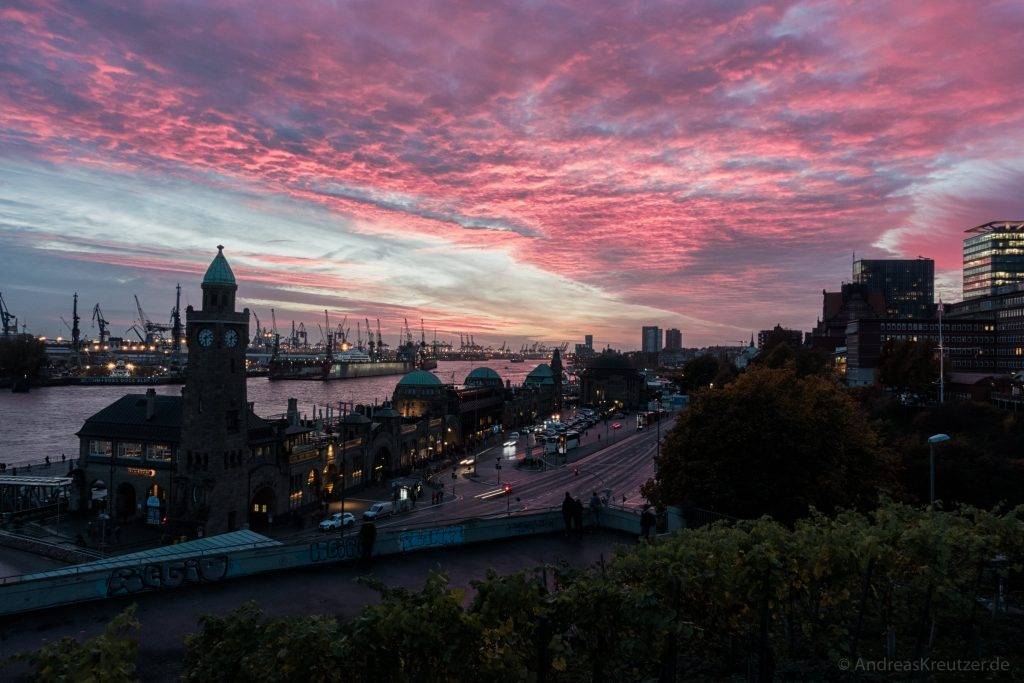 Abendhimmel an den Landungsbrücken