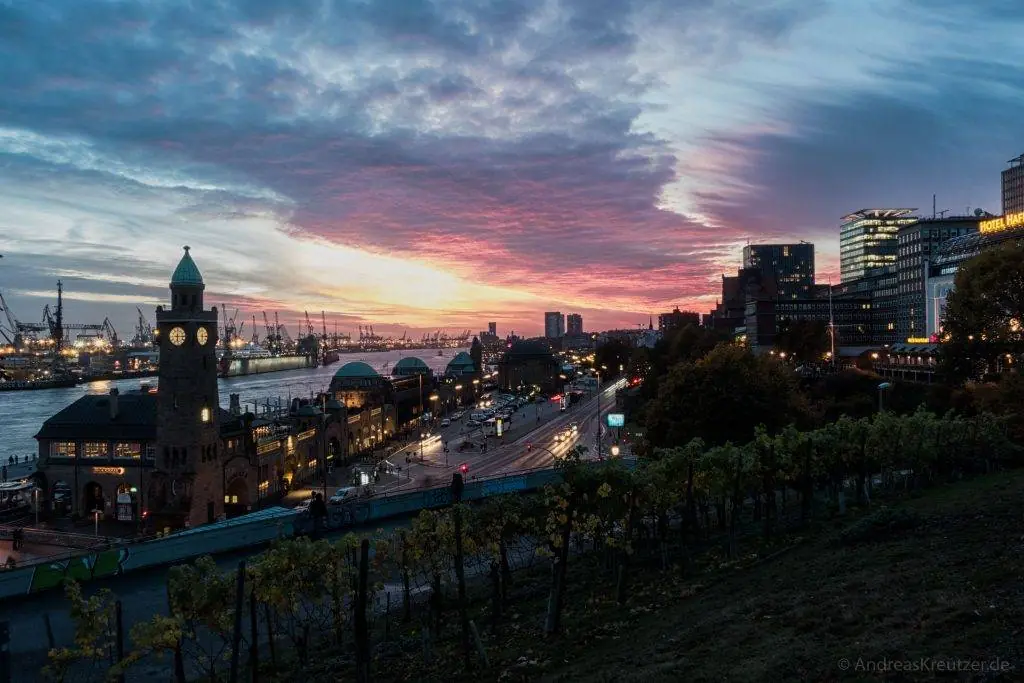 Abendhimmel an den Landungsbrücken