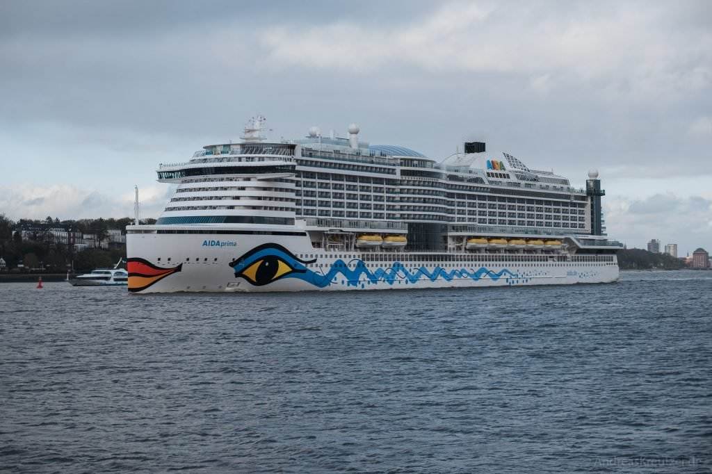 AIDAprima in Hamburg