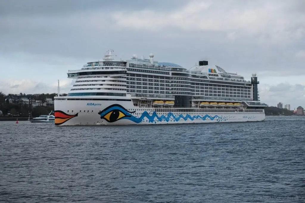 AIDAprima in Hamburg