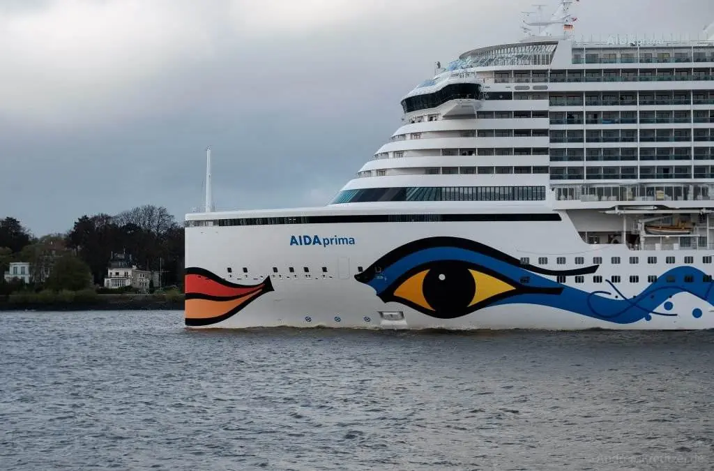 AIDAprima in Hamburg