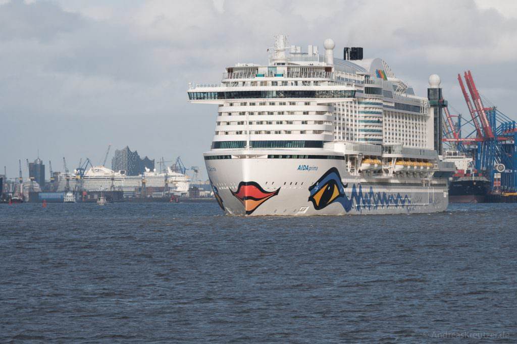 AIDAprima in Hamburg