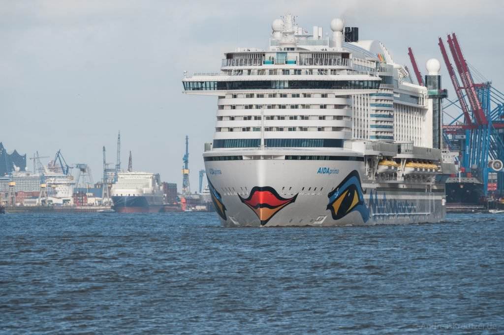 AIDAprima in Hamburg