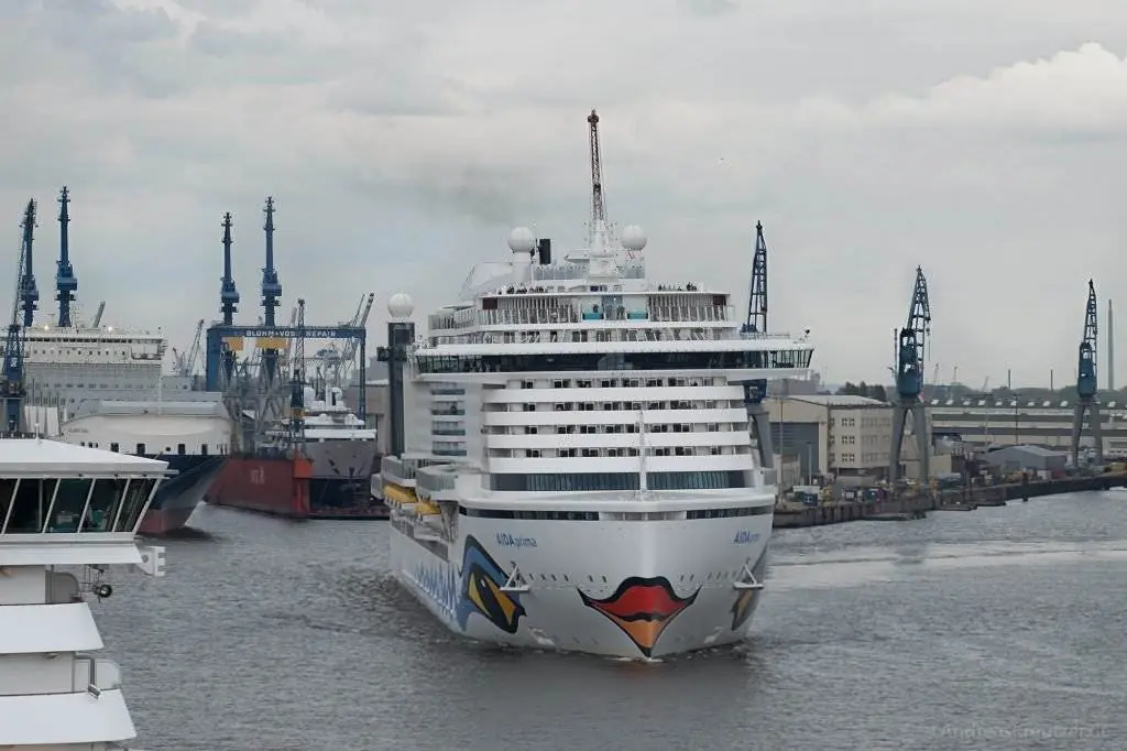 AIDAprima in Hamburg