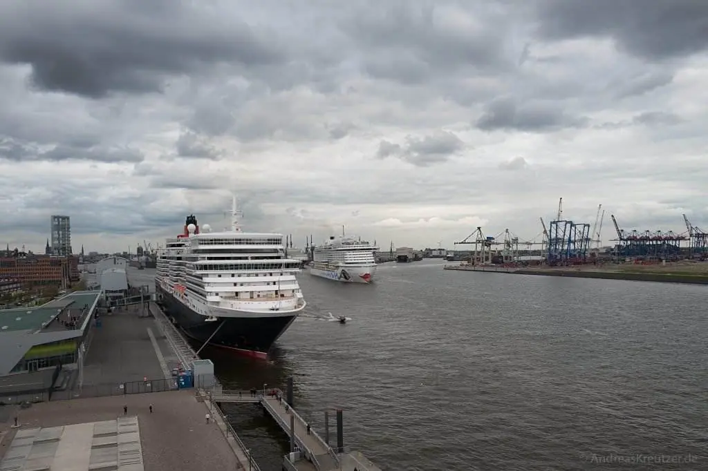 AIDAprima und Queen Elizabeth in Hamburg