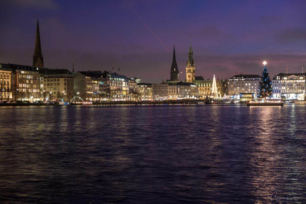 Hamburger Binnenalster zur Weihnachtszeit