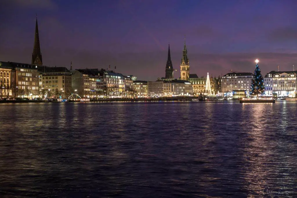 Hamburger Binnenalster zur Weihnachtszeit