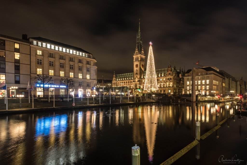 Hamburger Rathaus zur Weihnachtszeit