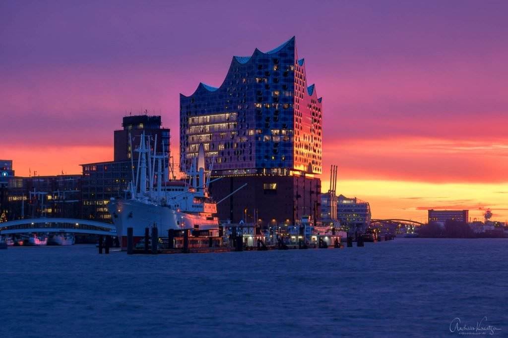 Elbphilharmonie im Morgenlicht