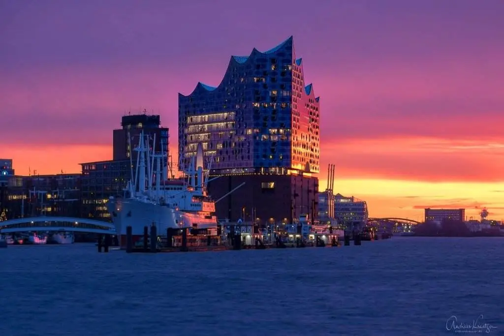 Elbphilharmonie im Morgenlicht