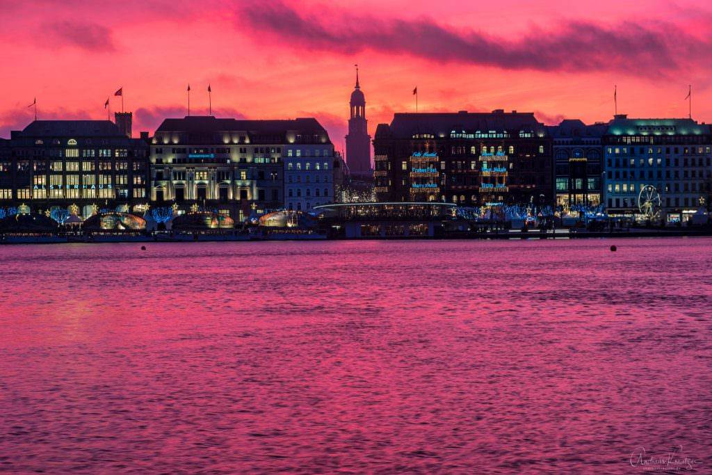 Hamburger Michel im Abendlicht