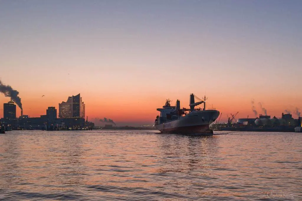 Hamburger Hafen am Morgen