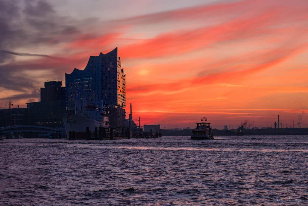 Sonnenaufgang am Hafen