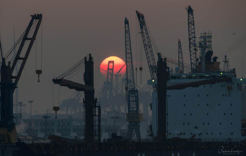 Sonnenuntergang am Hamburger Hafen