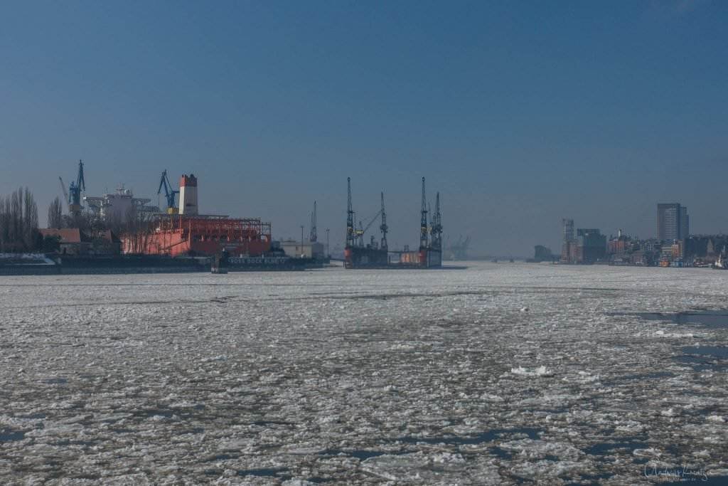 Hamburger Hafen mit Eis
