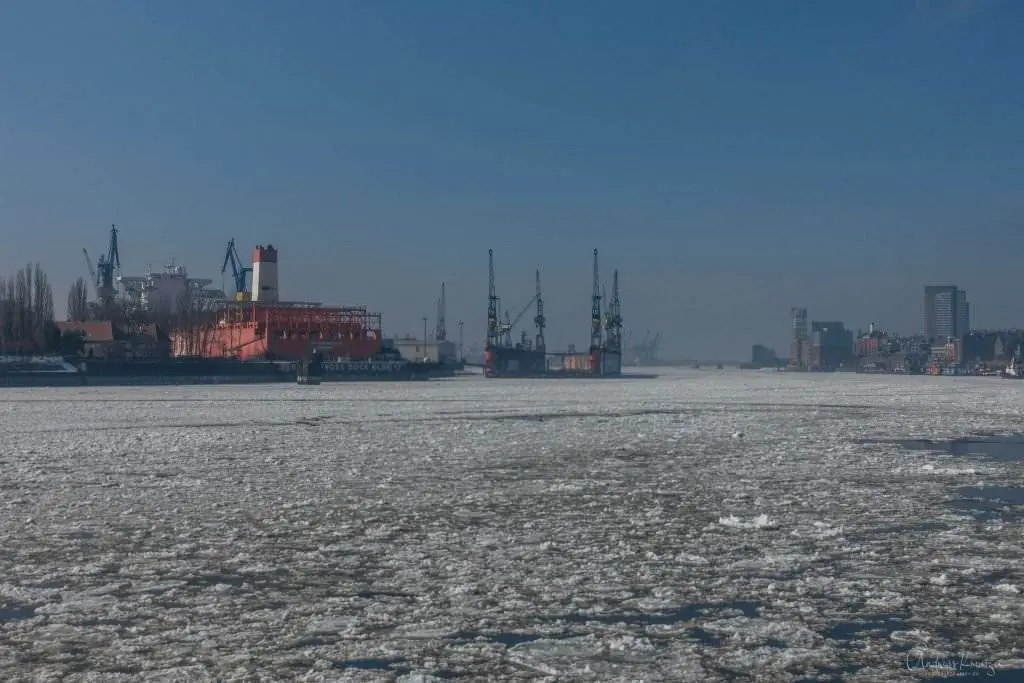 Hamburger Hafen mit Eis