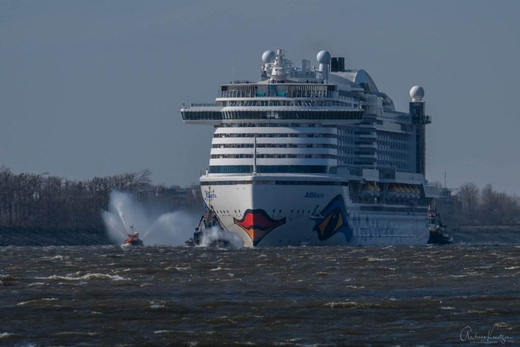 AIDAperla Erstanlauf in Hamburg