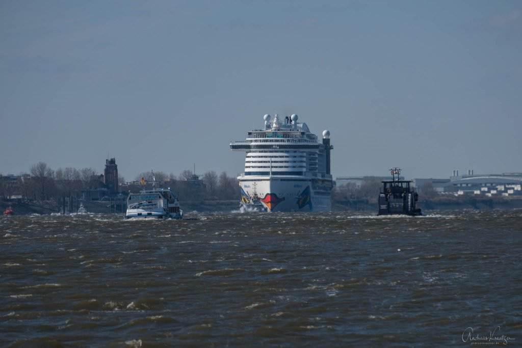 AIDAperla Erstanlauf in Hamburg