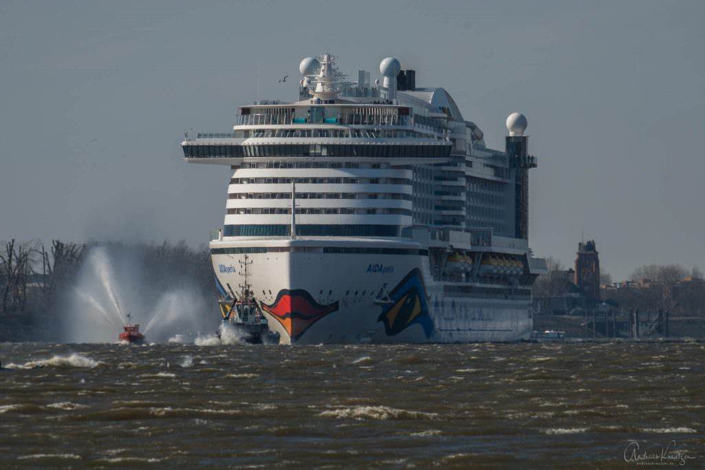 AIDAperla Erstanlauf in Hamburg