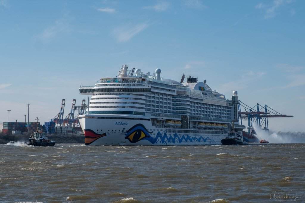 AIDAperla Erstanlauf in Hamburg