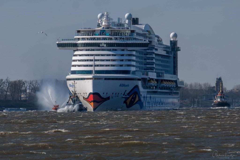 AIDAperla Erstanlauf in Hamburg