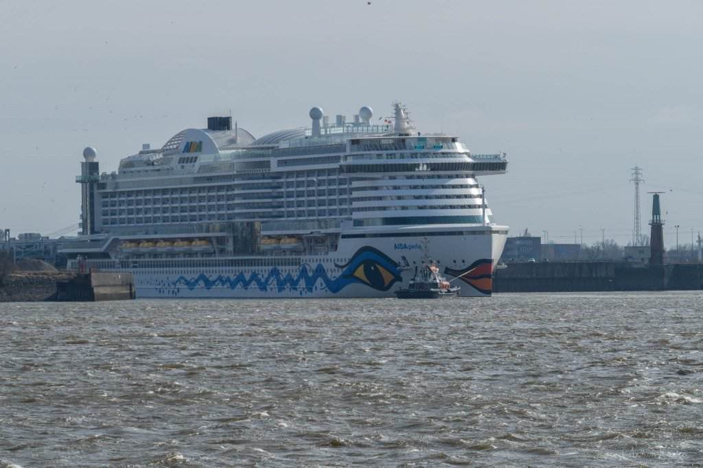 AIDAperla in Hamburg