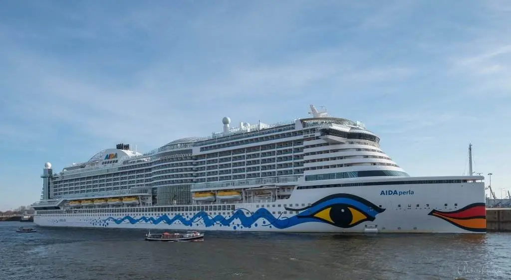 AIDAperla am Terminal Steinwerder