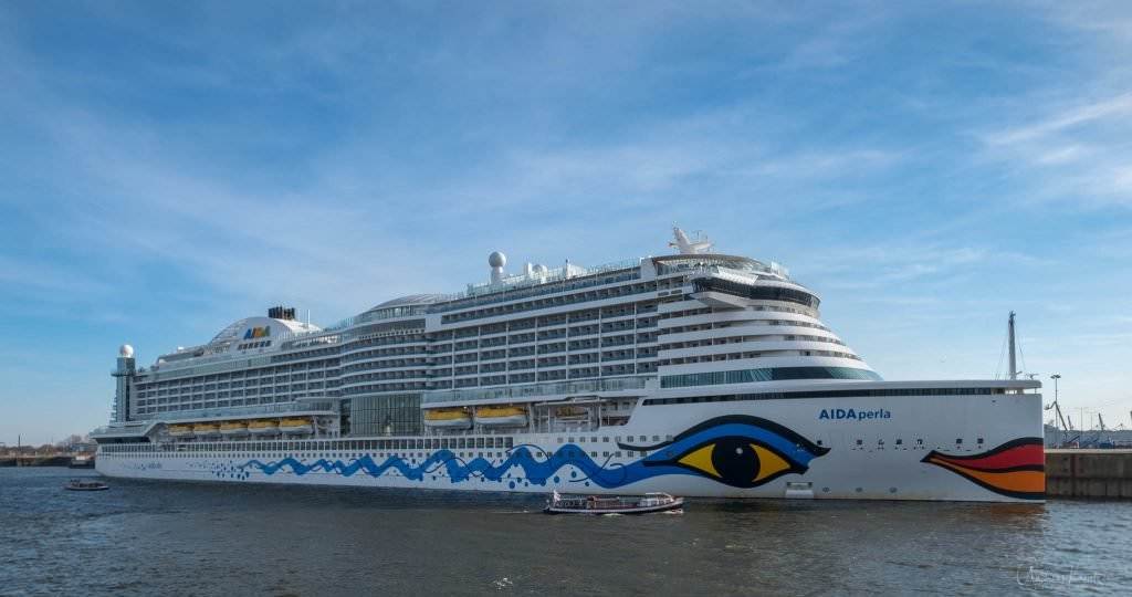 AIDAperla am Terminal Steinwerder