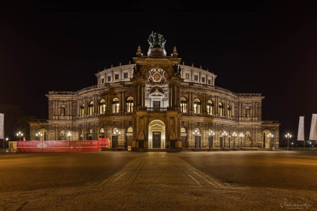 Dresdner Semperoper bei Nacht