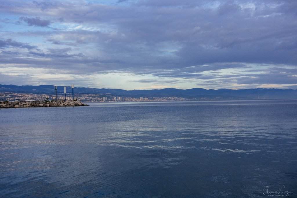 Blick von Ičići auf Rijeka