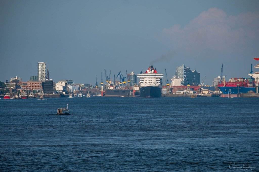 Queen Mary 2 in Hamburg