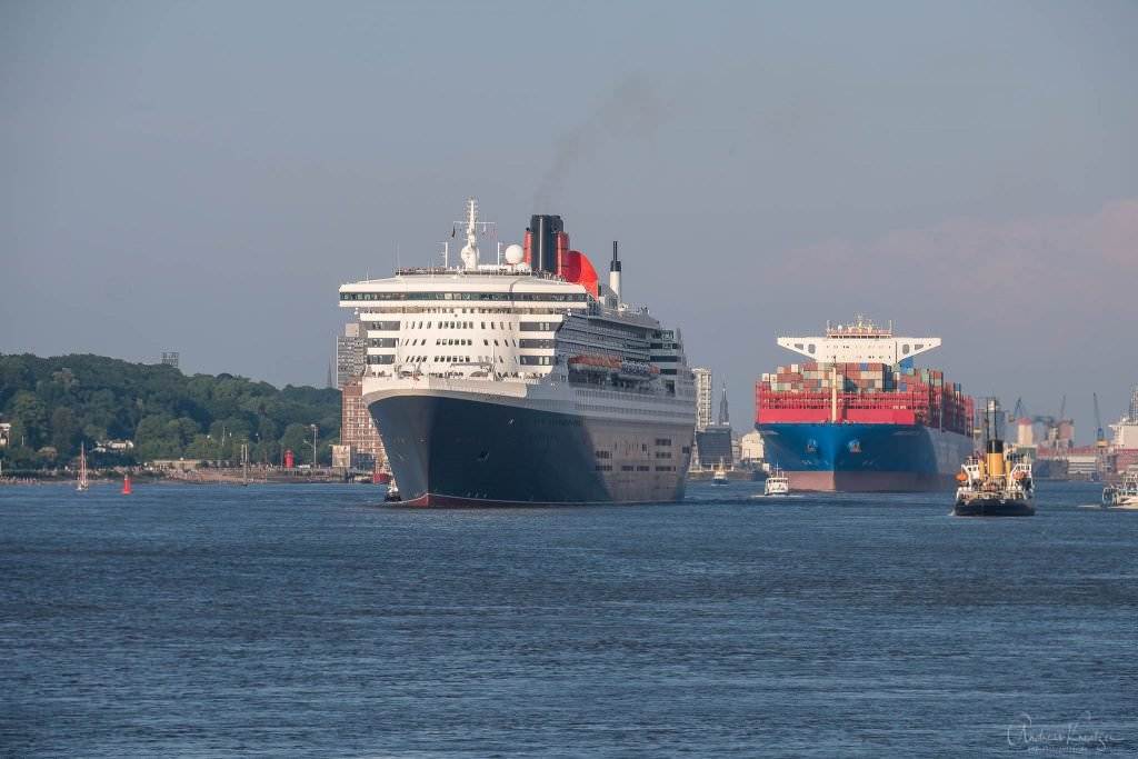 Queen Mary 2 in Hamburg