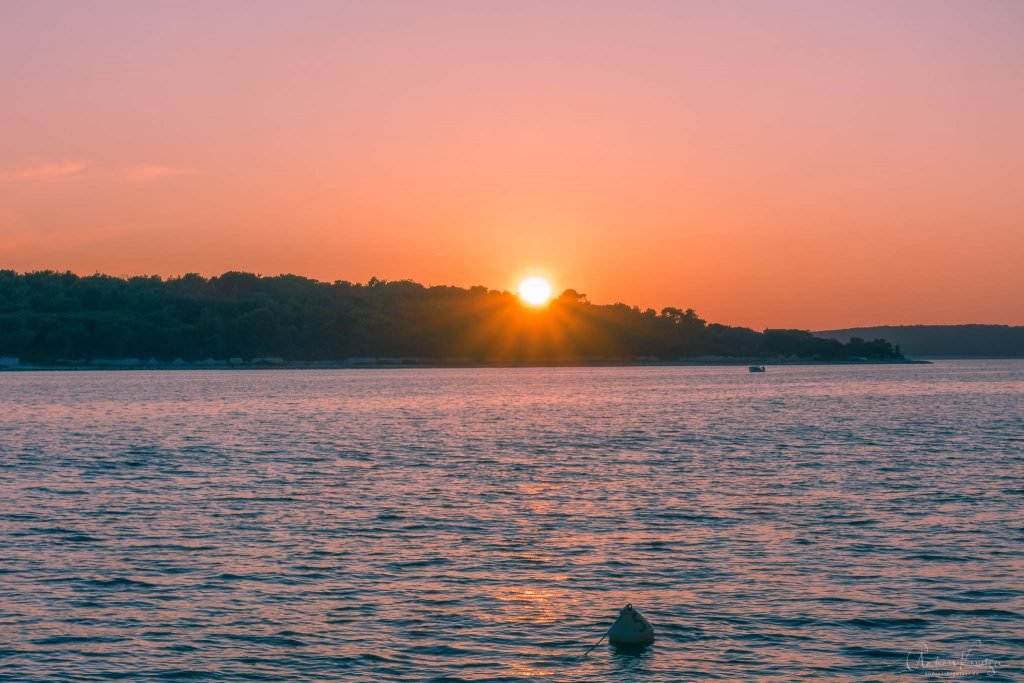 Sonnenuntergang über Otocic Koludarac in Kroatien