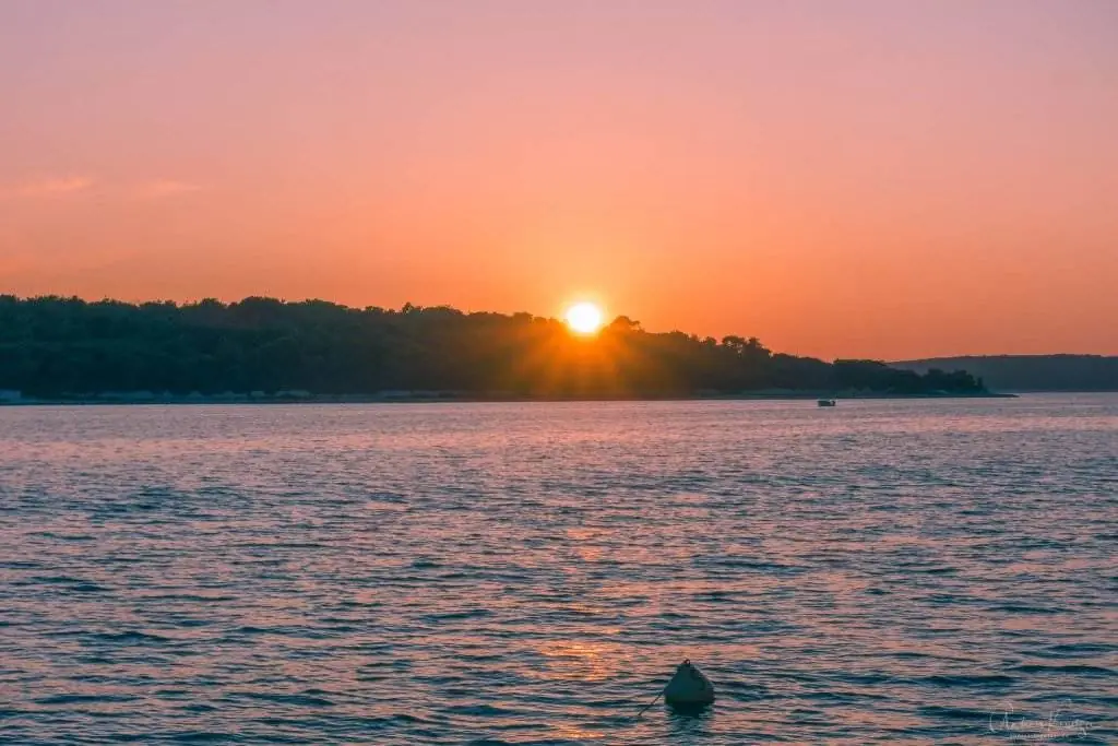 Sonnenuntergang über Otocic Koludarac in Kroatien
