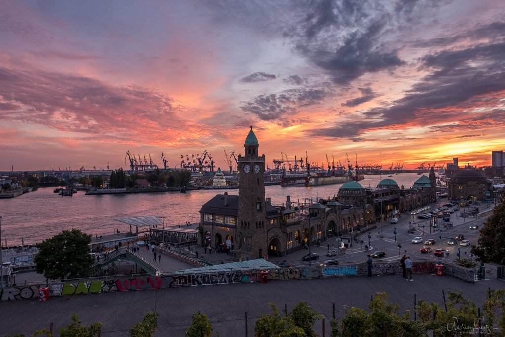 Sonnenuntergang am Hamburger Hafen