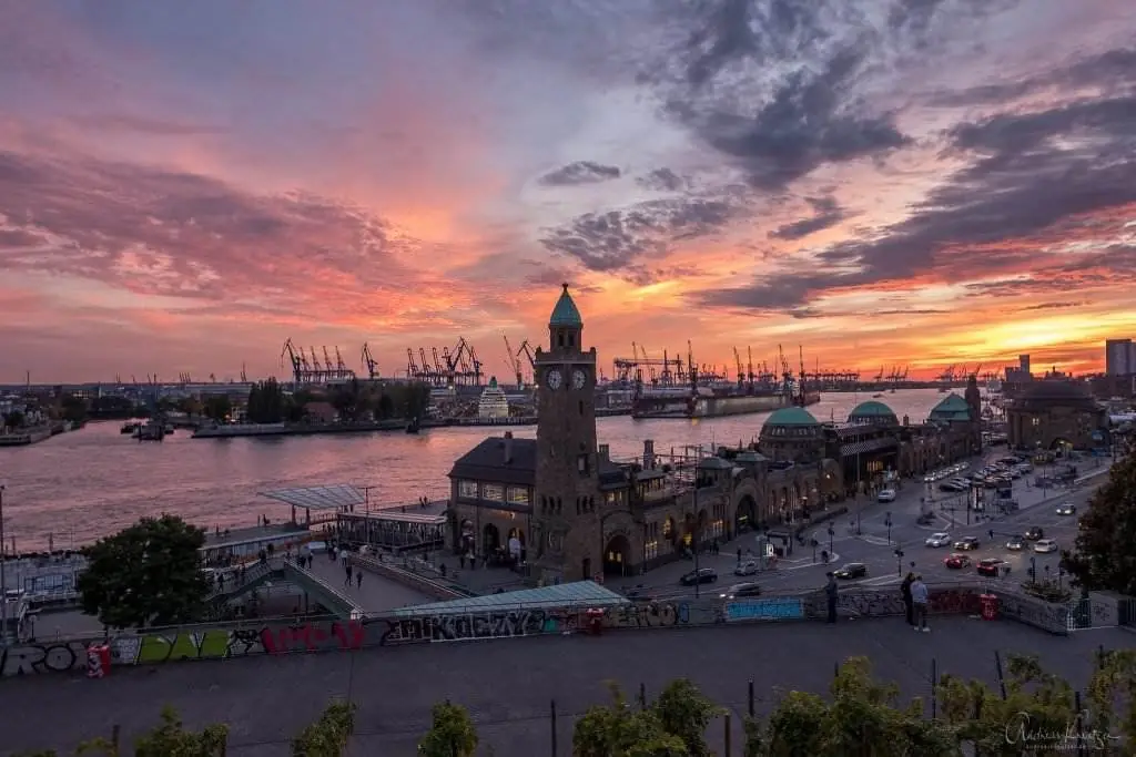 Sonnenuntergang am Hamburger Hafen