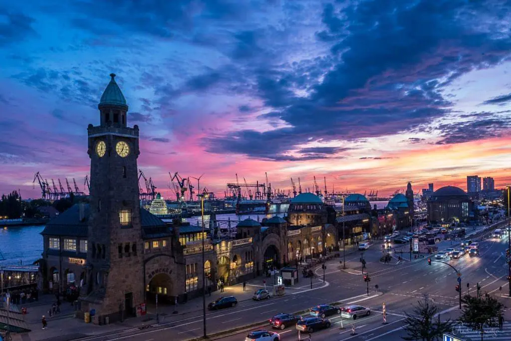 Sonnenuntergang am Hamburger Hafen