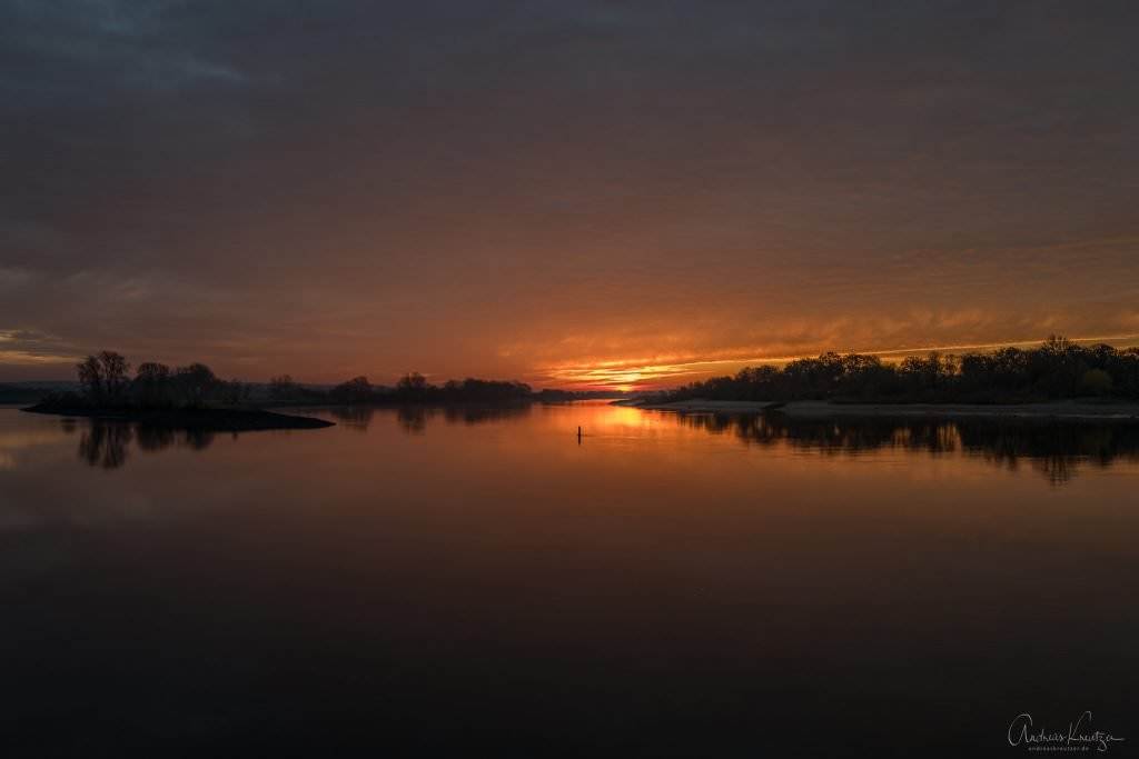 Sonnenaufgang an der Elbe