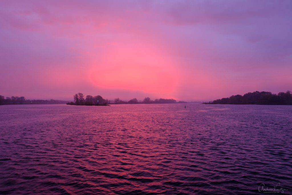 Sonnenaufgang an der Elbe
