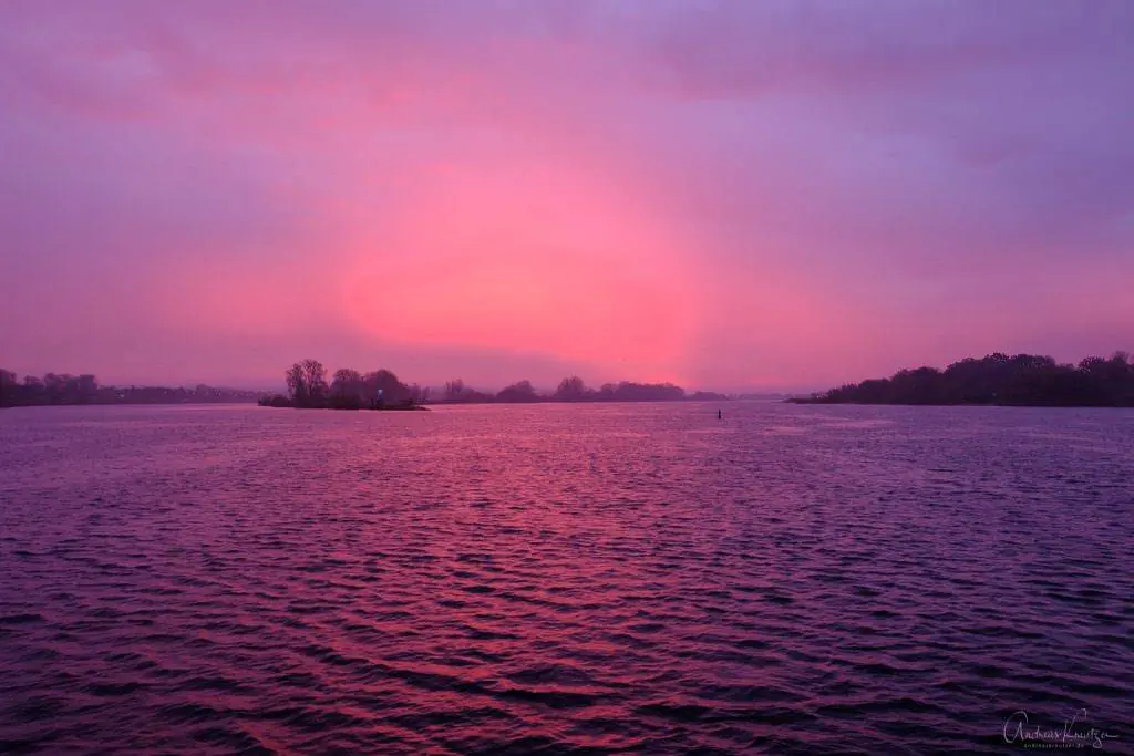 Sonnenaufgang an der Elbe