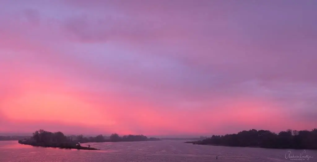 Sonnenaufgang an der Elbe