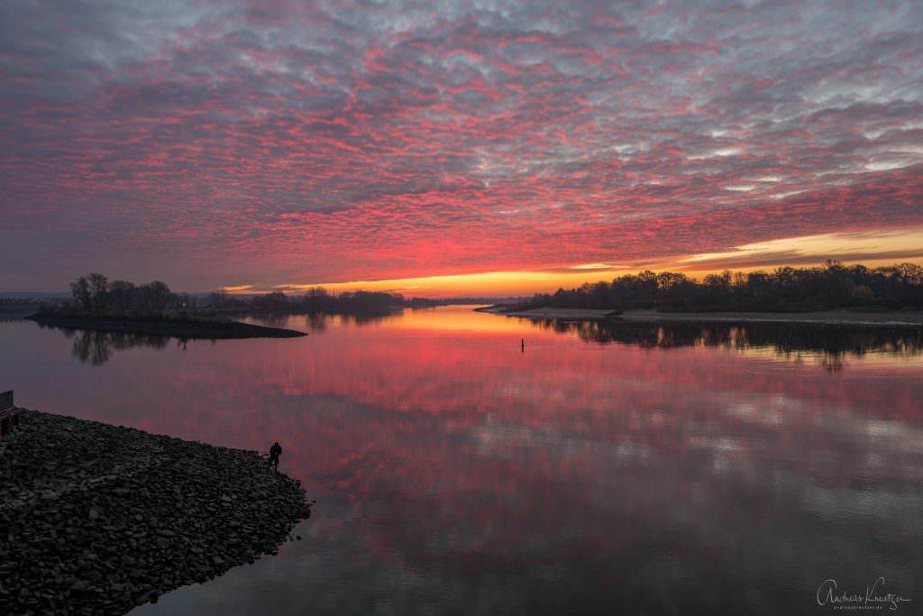 Sonnenaufgang an der Elbe