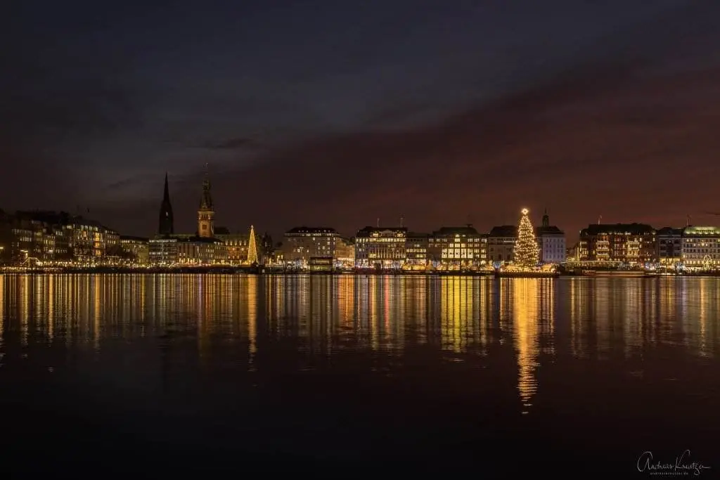 Hamburger Binnenalster mit Alstertanne
