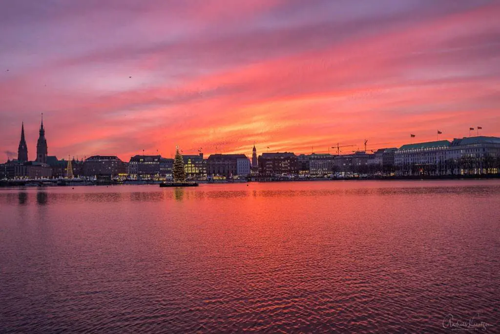 Hamburger Binnenalster mit Alstertanne
